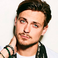 传记 Julian Jordan