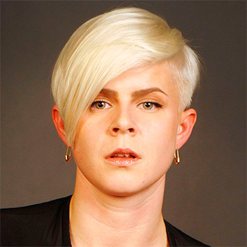 传记 Robyn