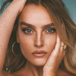 封面 Perrie - Woman In Love