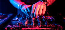 如何成为一名 DJ:新手分步指南