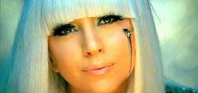 Lady Gaga 是个对父母很听话的女儿。